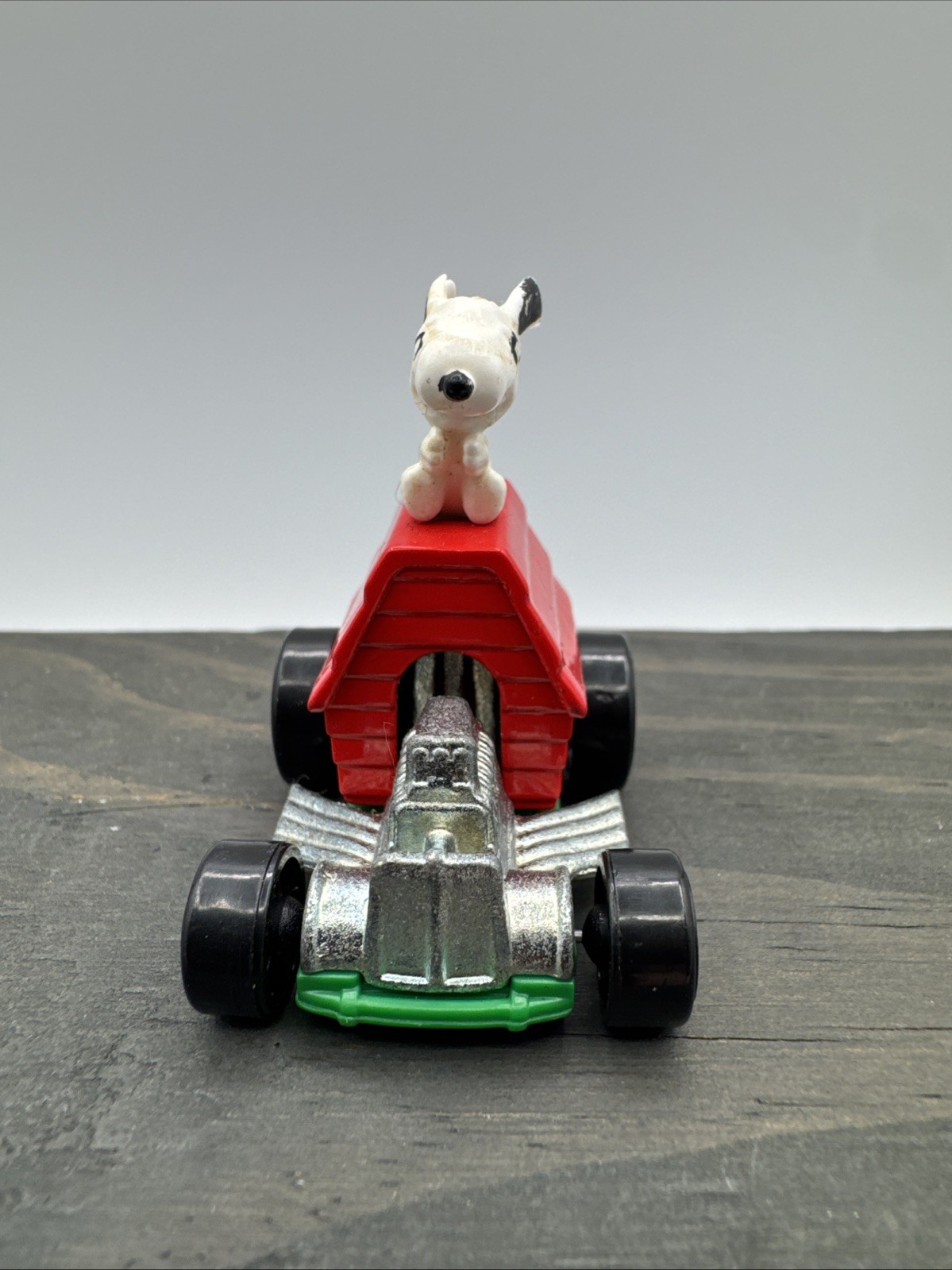 2016 Hot Wheels Screen Time Peanuts Snoopy Dog House Red Baron w/OH5 Spoke 1:64