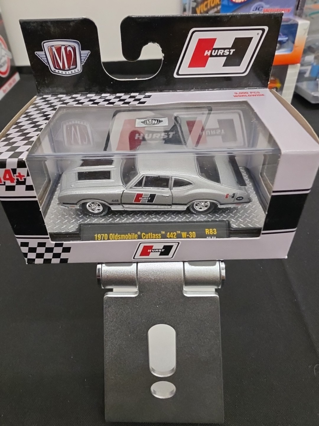 M2 Machines 1970 Oldsmobile Cutlass 442 W 30 Hurst R83 24-64 New Release