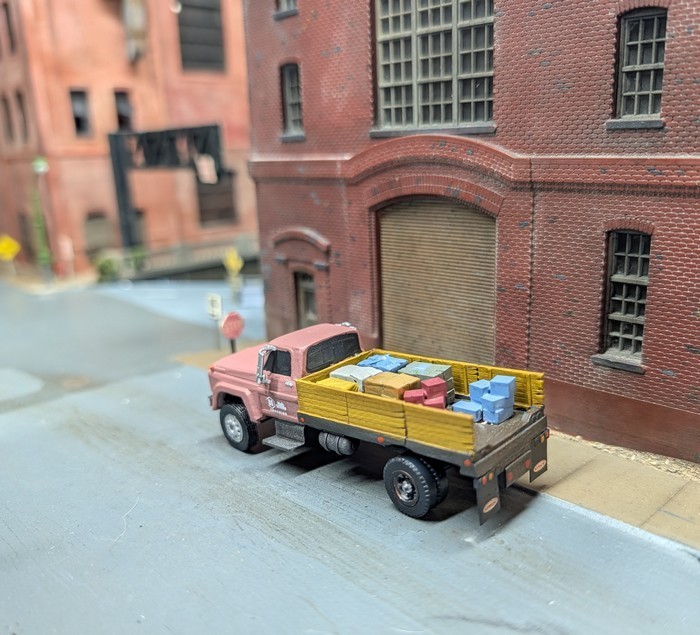 Custom Built 1/87 HO Scale 1970s Ford F600 Flatbed Delivery Truck