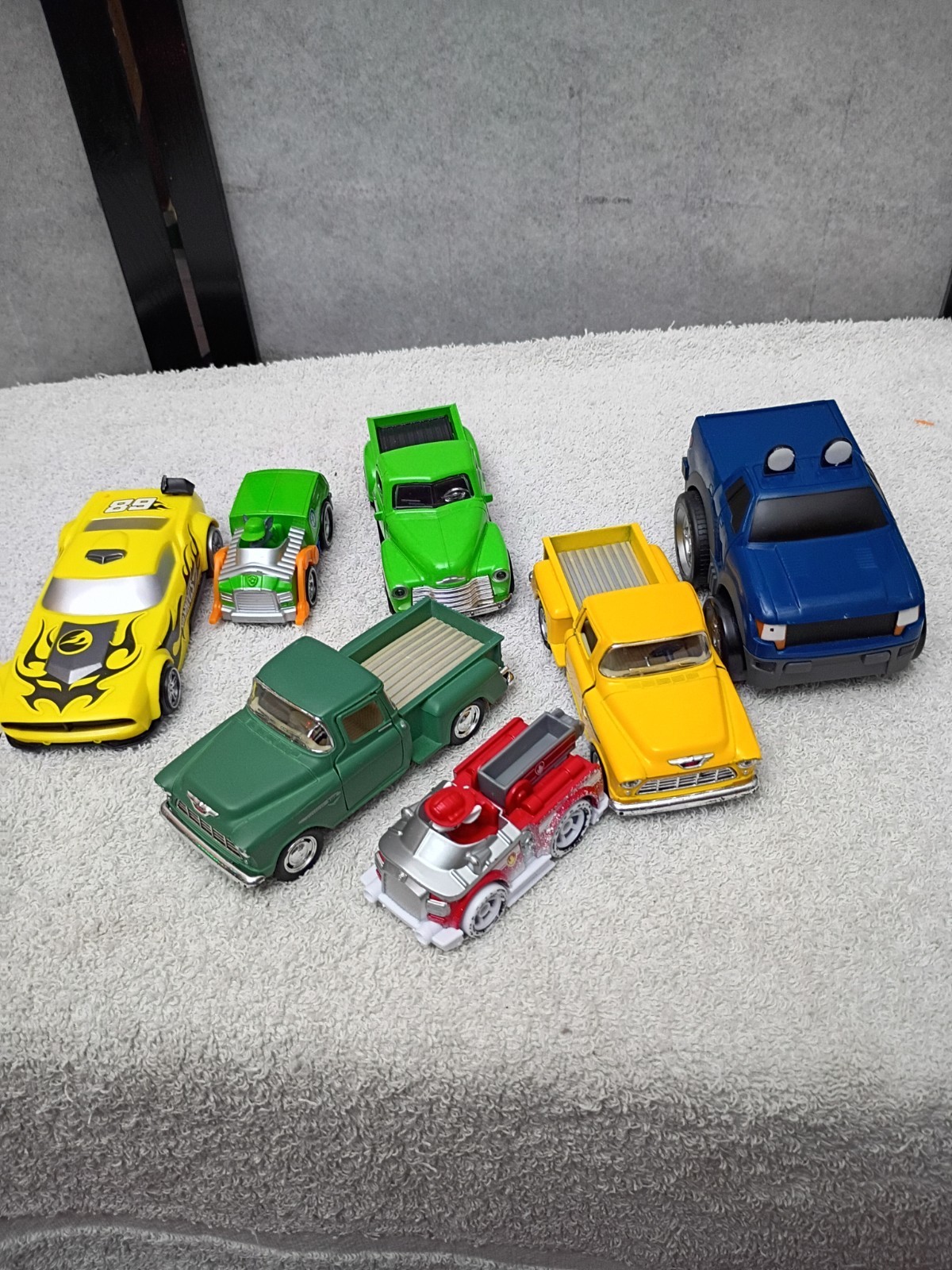 Bag Of Cars And Trucks. Trucks Are 1/32 Die Cast. 55″S And A 53. Others Plastic