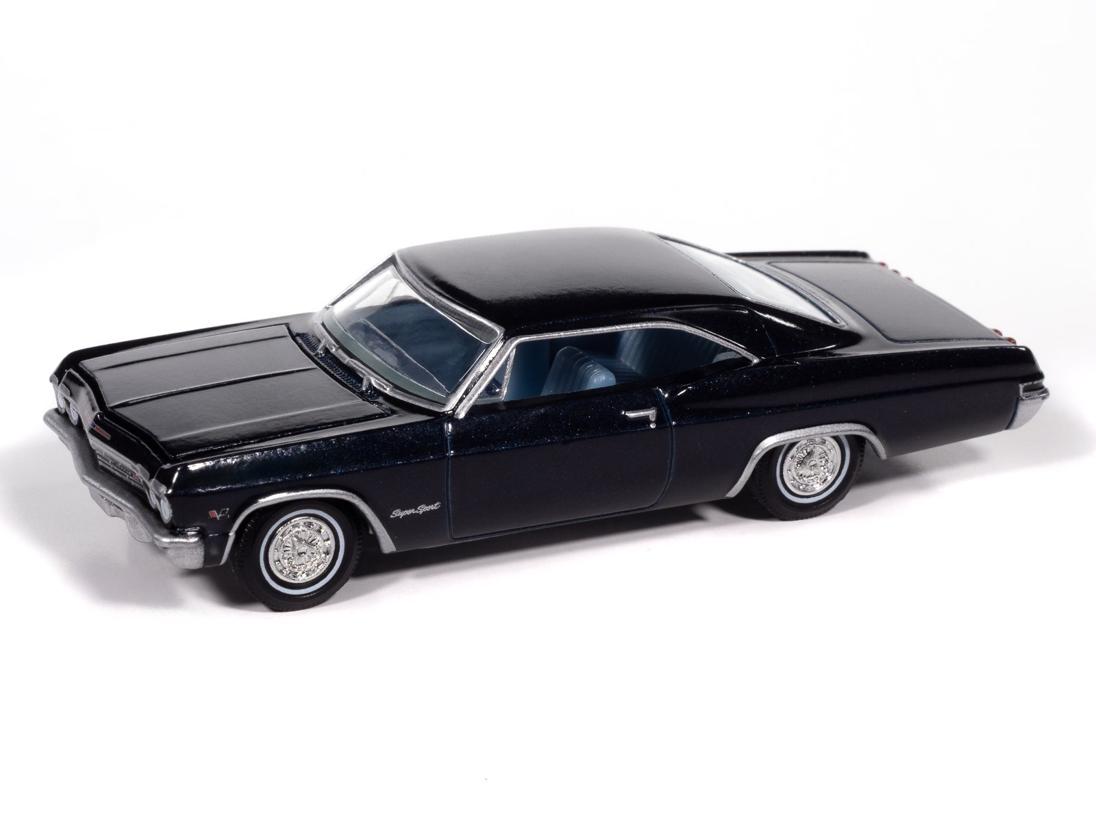 Auto World Vintage Muscle Danube Blue 1965 Chevy Impala SS 396 1:64 Diecast Car