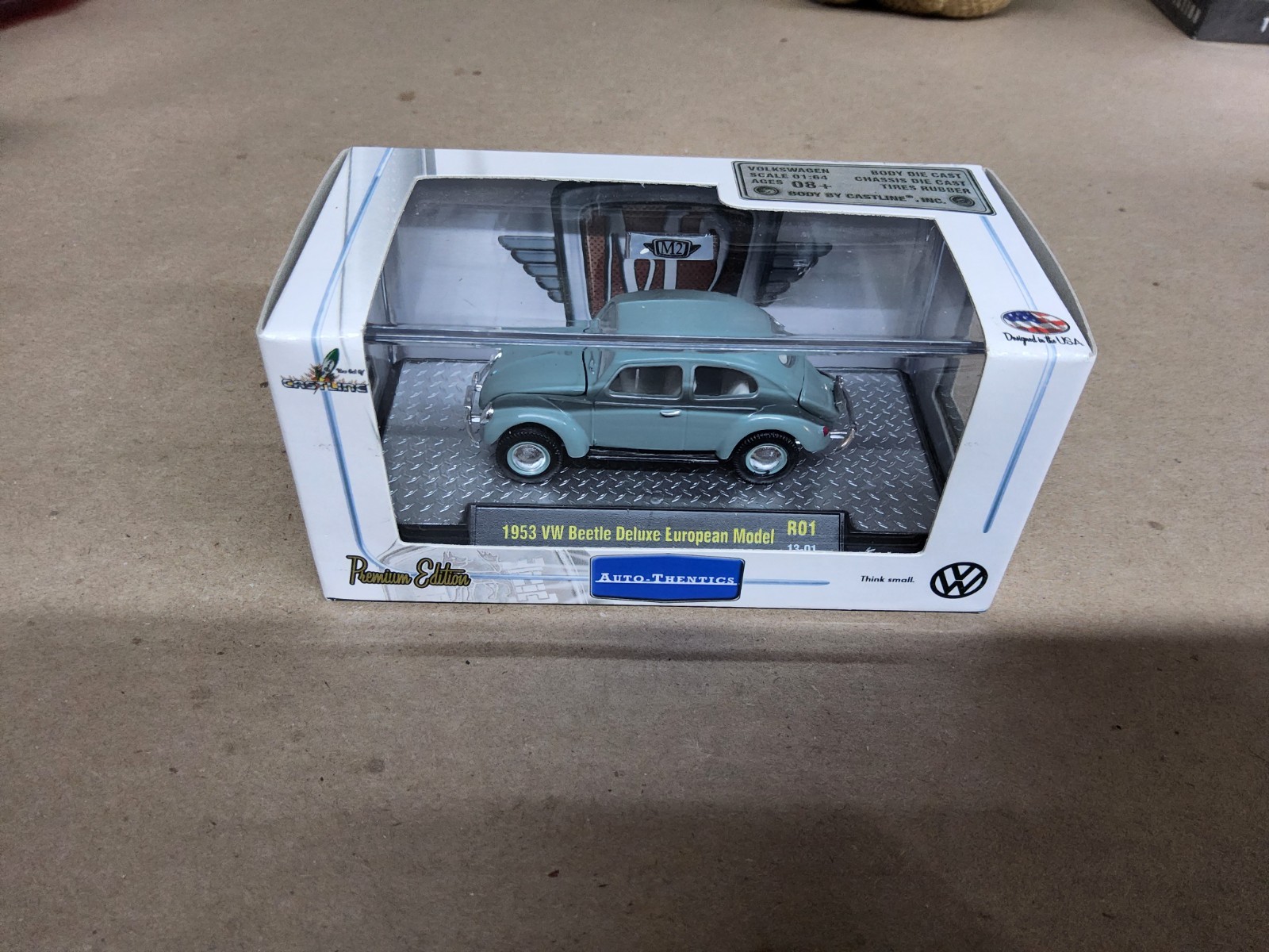 M2 Machines Auto-Thentics 1:64 1953 Volkswagen VW Beetle Deluxe Euro