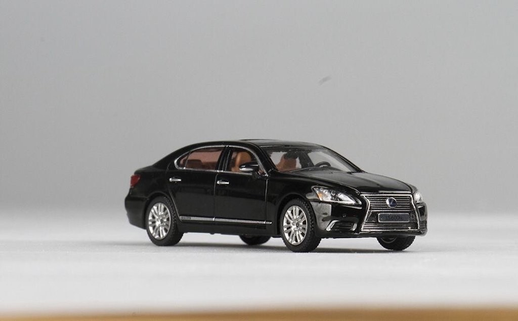 JKM 1:64 Black LS600hL Luxury Sedan Sports Model Diecast Display Car