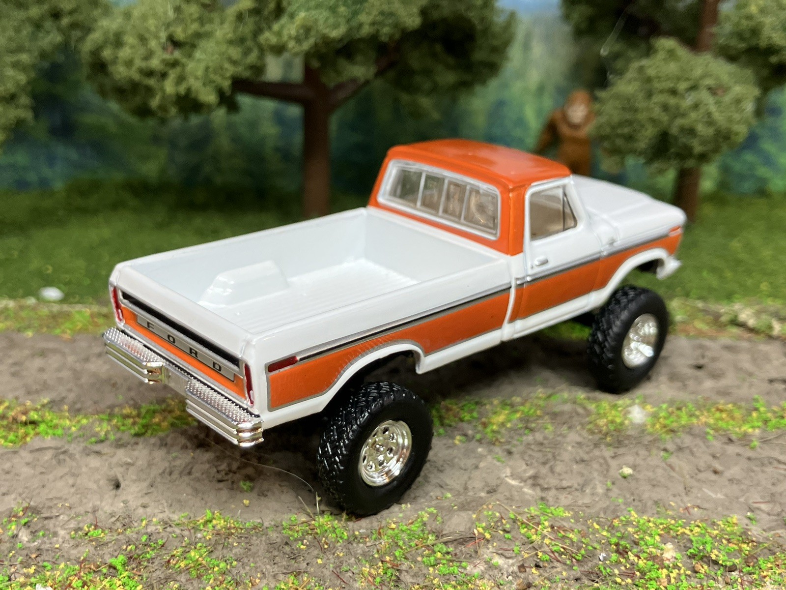 1977 Ford F-150 Ranger Explorer Lifted 4×4 Truck 1/64 Diecast Custom Greenlight