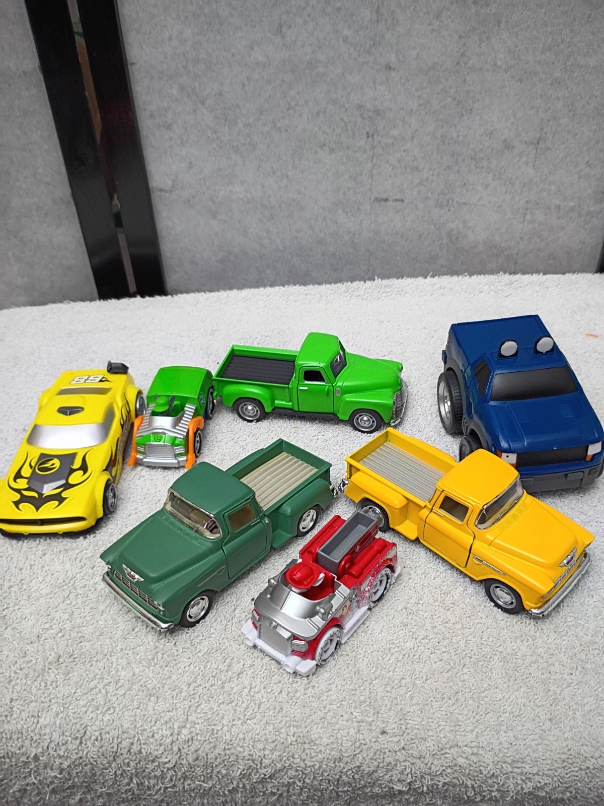 Bag Of Cars And Trucks. Trucks Are 1/32 Die Cast. 55″S And A 53. Others Plastic