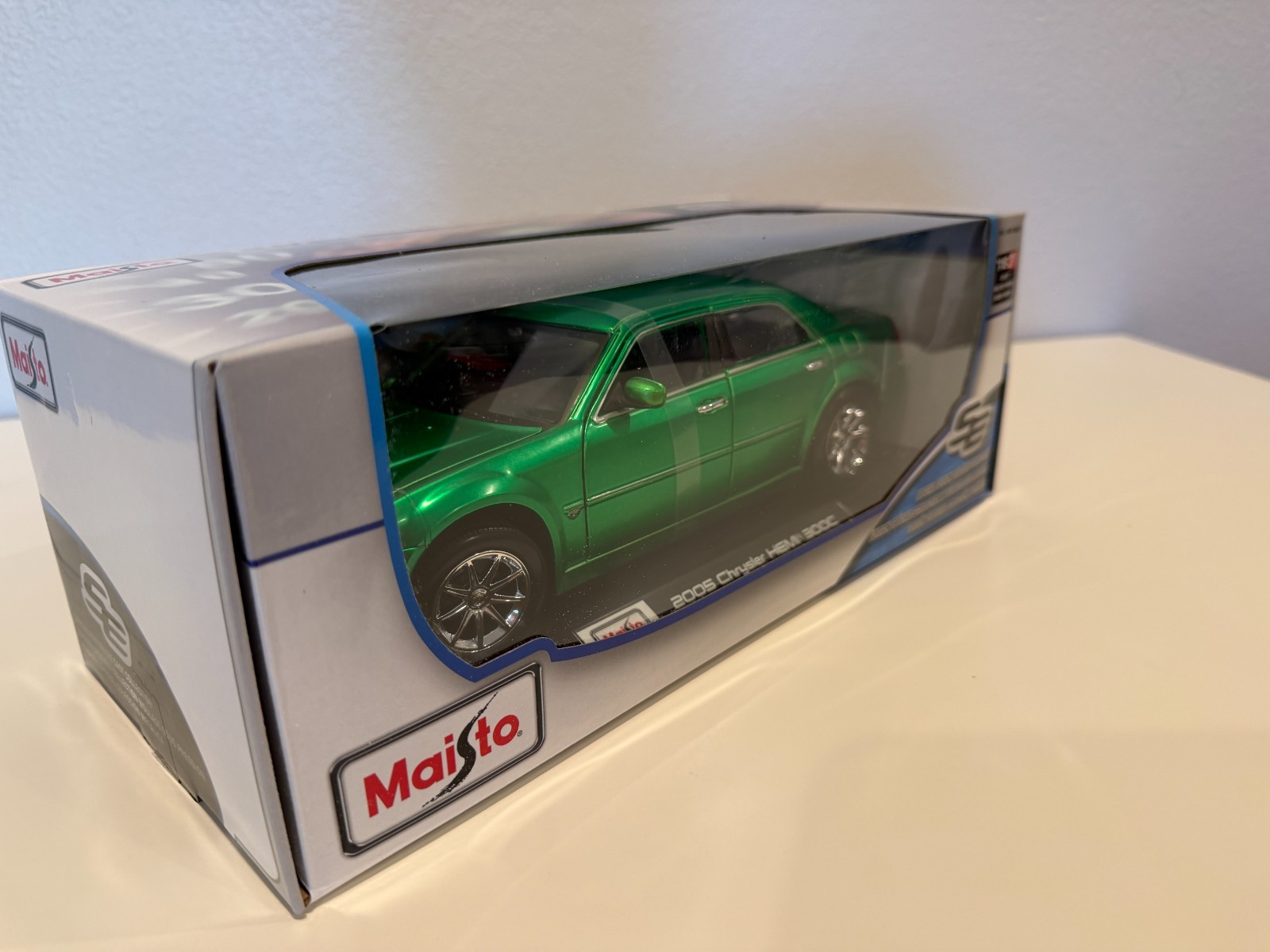 2005 Chrysler HEMI 300C Green 1:18 Diecast Model Car Maisto Special Edition BNIB