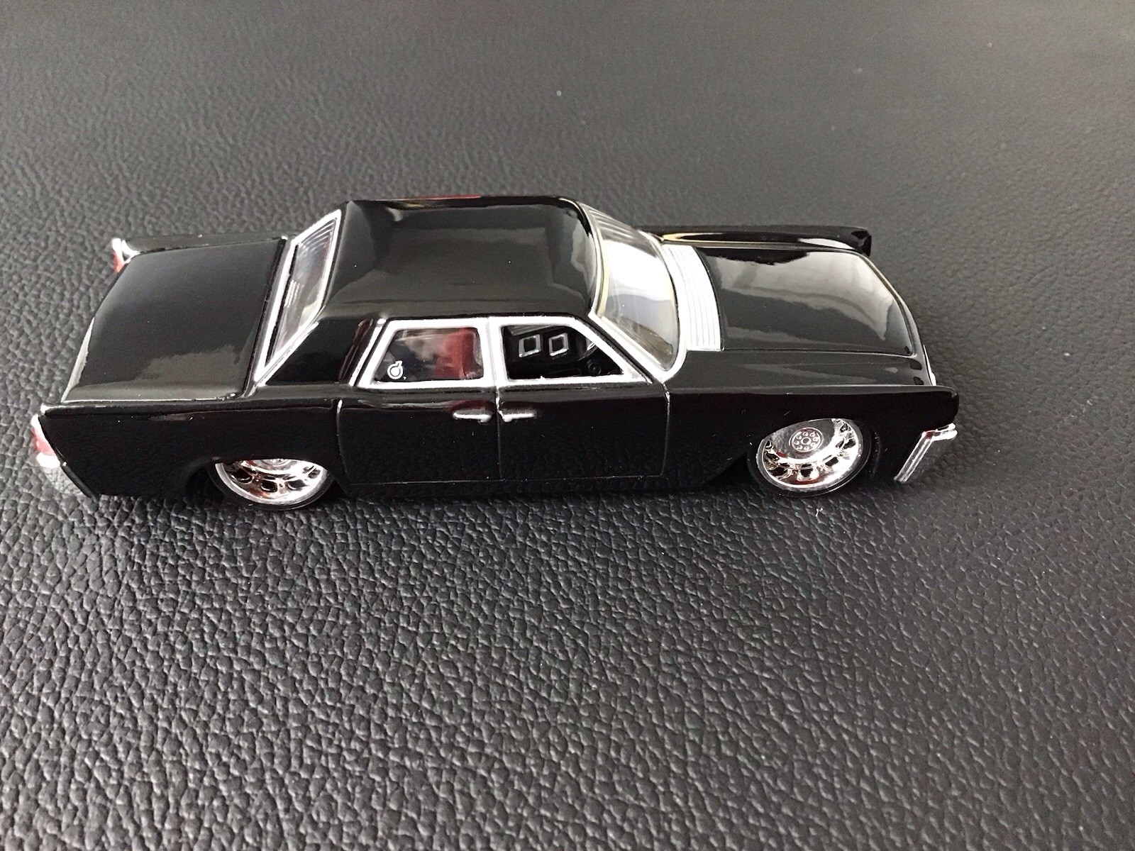 1/50 HOT WHEELS DROPSTARS 1961/62/63/64 LINCOLN CONTINENTAL BLACK