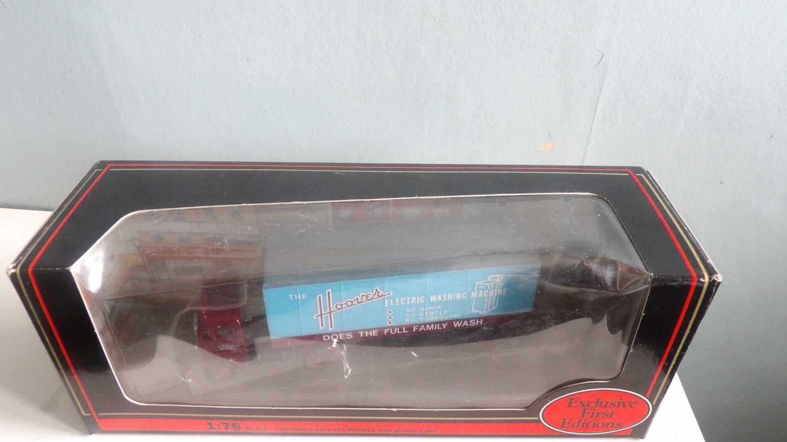 E.F.E. **E19501 HOOVER AEC MAMMOTH MAJOR ARTICULATED BOXVAN LORRY BOXED.