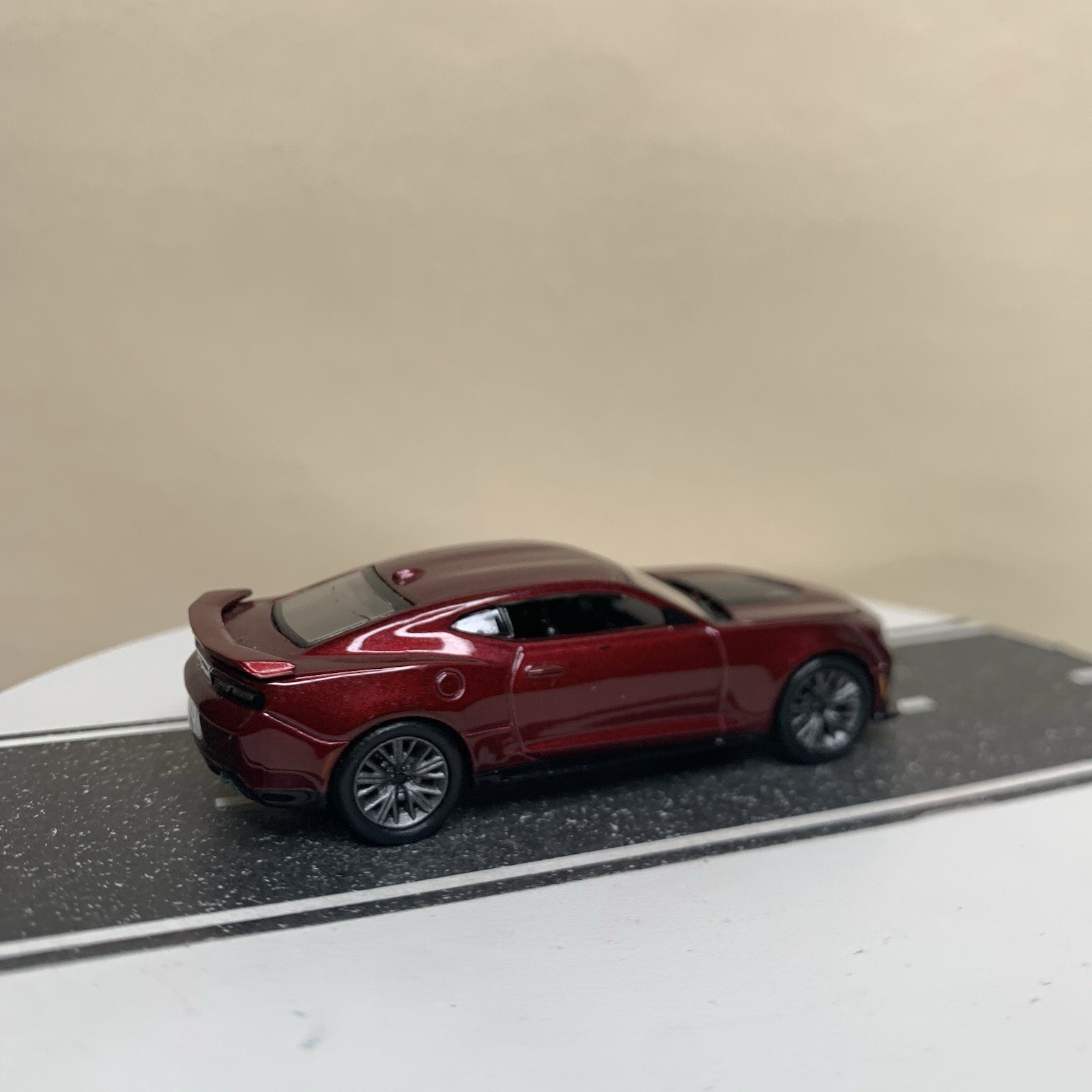Auto World Modern Muscle 16-24 2022 Chevy Camaro ZL1 Dark Red Metallic 1:64 NM