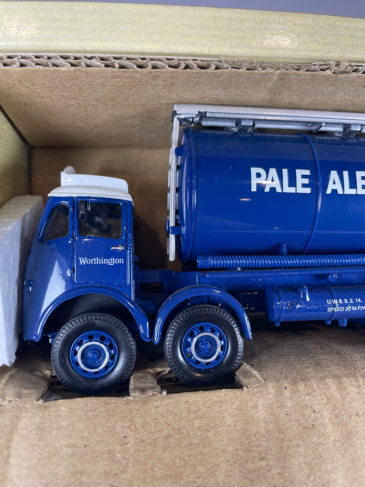 Corgi Classics 1:50 Scale 97319 ERF Cylindrical Tanker Bass Worthington Boxed.