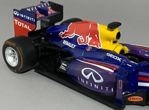 1:43 1/43 Sebastian Vettel Red Bull Racing-Renault 2013 4th Championship F1 Car