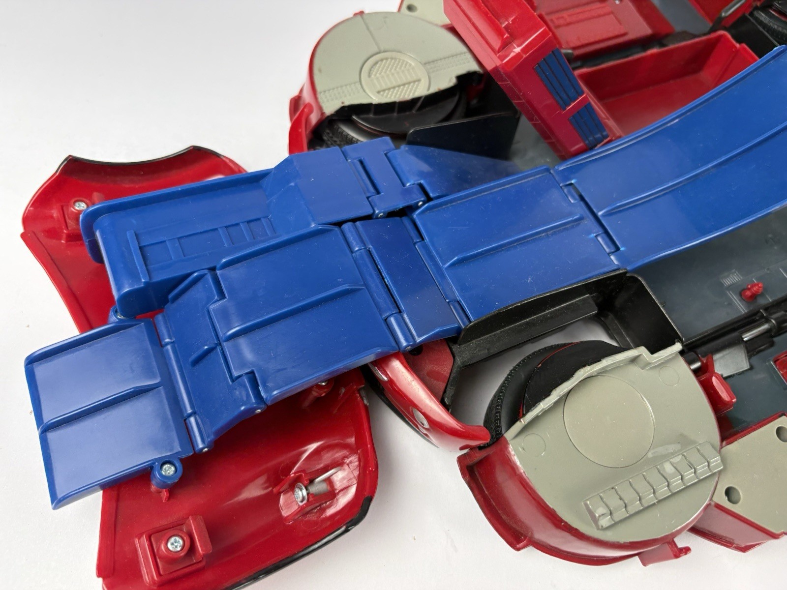 Playmates Micro Machines Mini Cooper with 2 Micro Cars – FOLDS OUT – 2004
