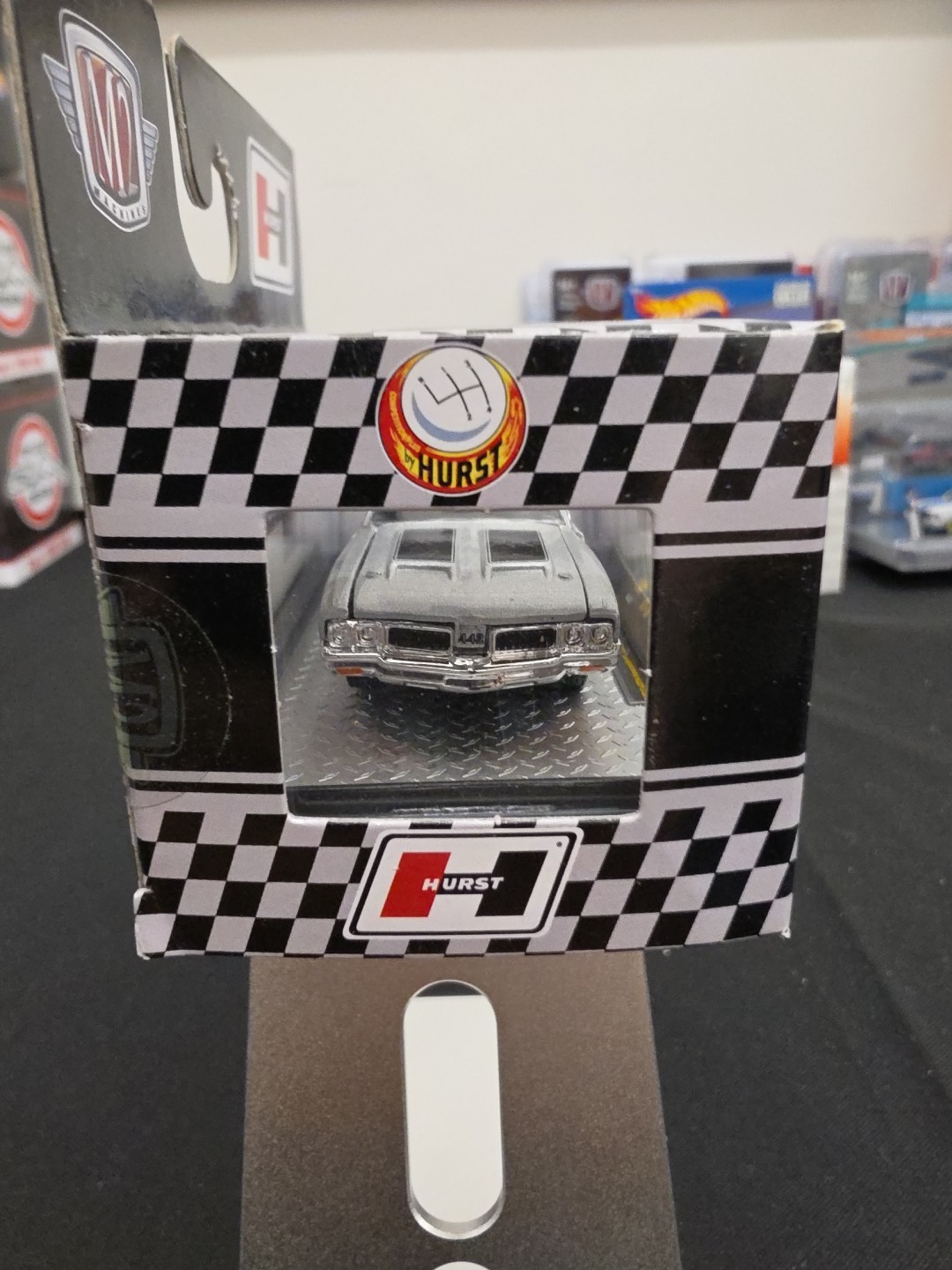 M2 Machines 1970 Oldsmobile Cutlass 442 W 30 Hurst R83 24-64 New Release