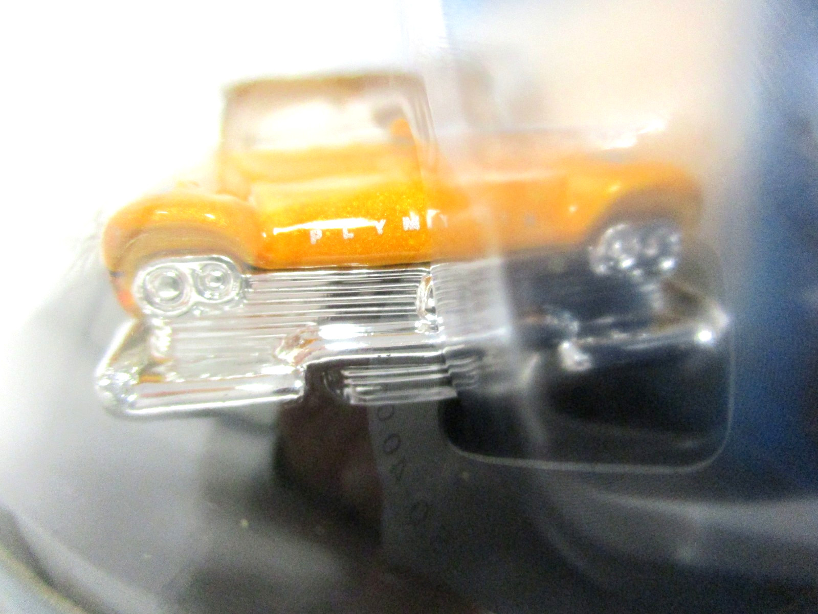 HOT WHEELS – REAL RIDERS – CUSTOM 1957 PLYMOUTH FURY – FLAMES – 1/64