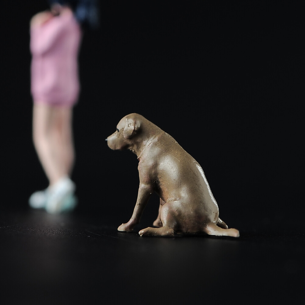 1/64 Squatting Dog Animal Scene Props Mini Figure Model Fit Cars Vehicles Doll