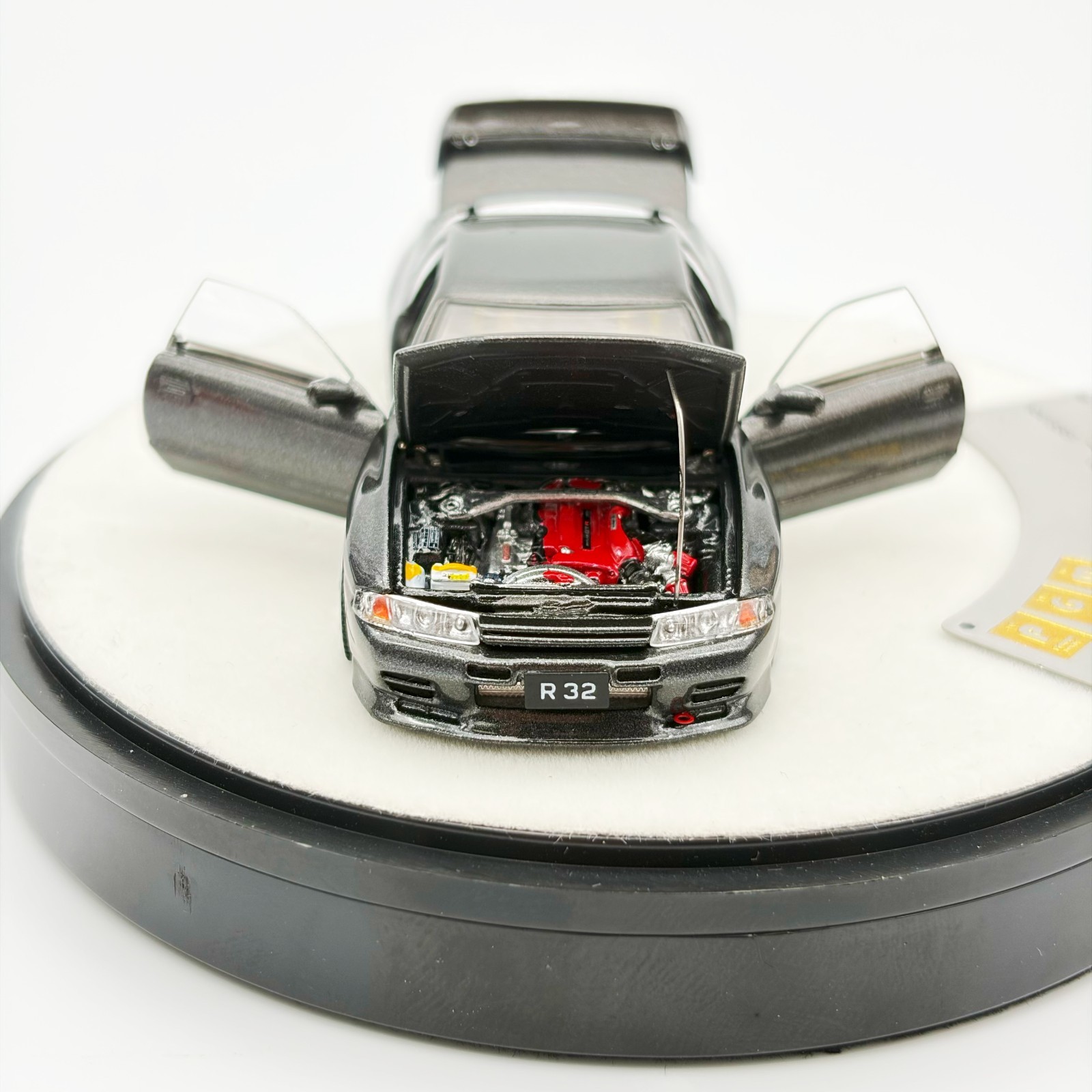 PGM 1:64 Nissan GTR R32 Gray – Diecast Model