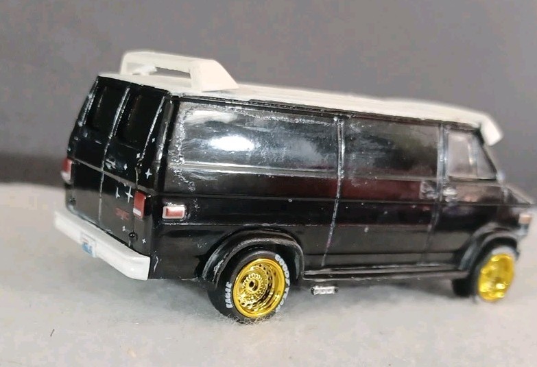 Greenlight ( CUSTOM) 1978 GMC VANDURA VAN