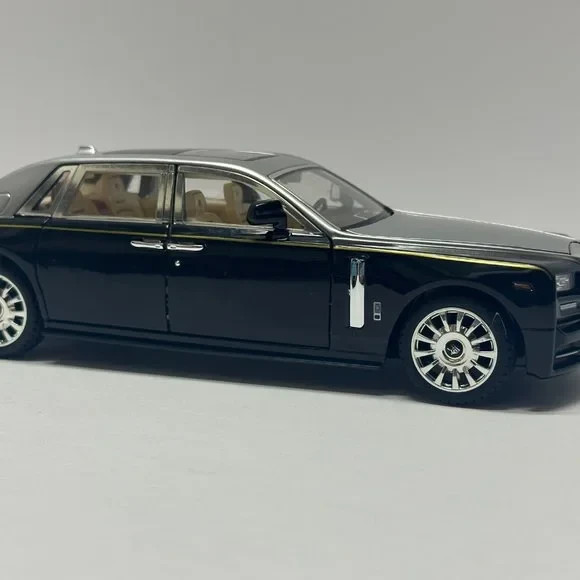 1:24 Rolls-Royce Phantom Metal Diecast Silver Black WITH LEDS Roll-Back