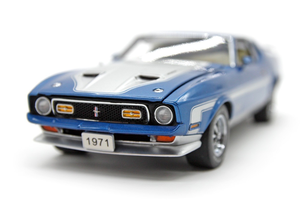 1971 Ford Mustang Mach 1 (1:24) Bright Blue Metallic Diecast (Unsealed), by DM