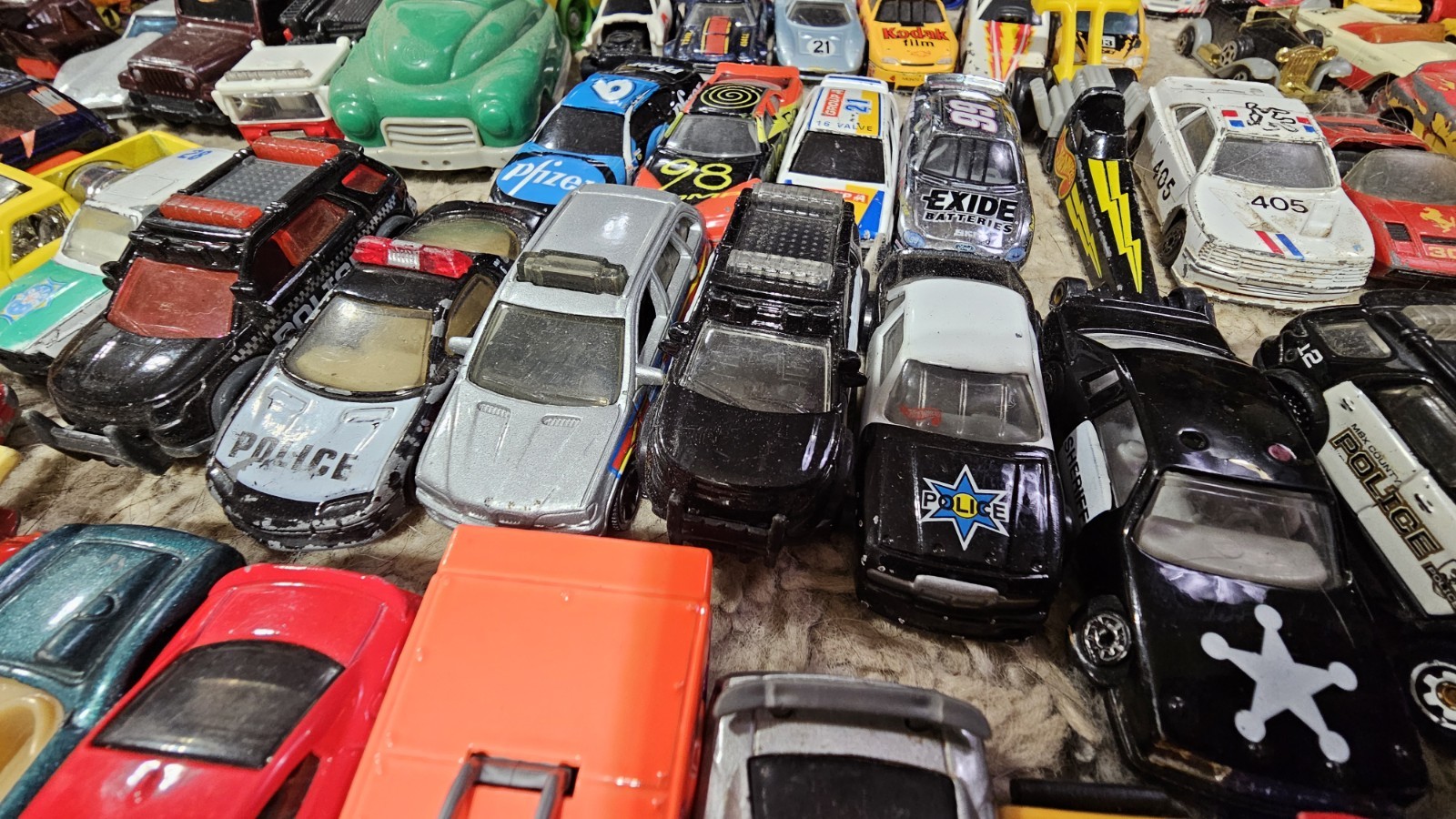 100 Hot Wheels Matchbox Tomica Cars Bulk Lot- Random Mixed Mystery Diecast Used