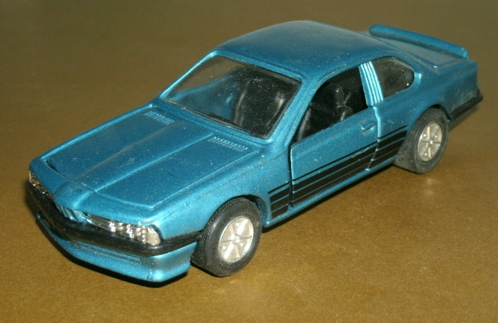 1/41 Scale BMW 635 CSi E24 (6-Series) Diecast Car (4.75″) Sunnyside Toys SS-907