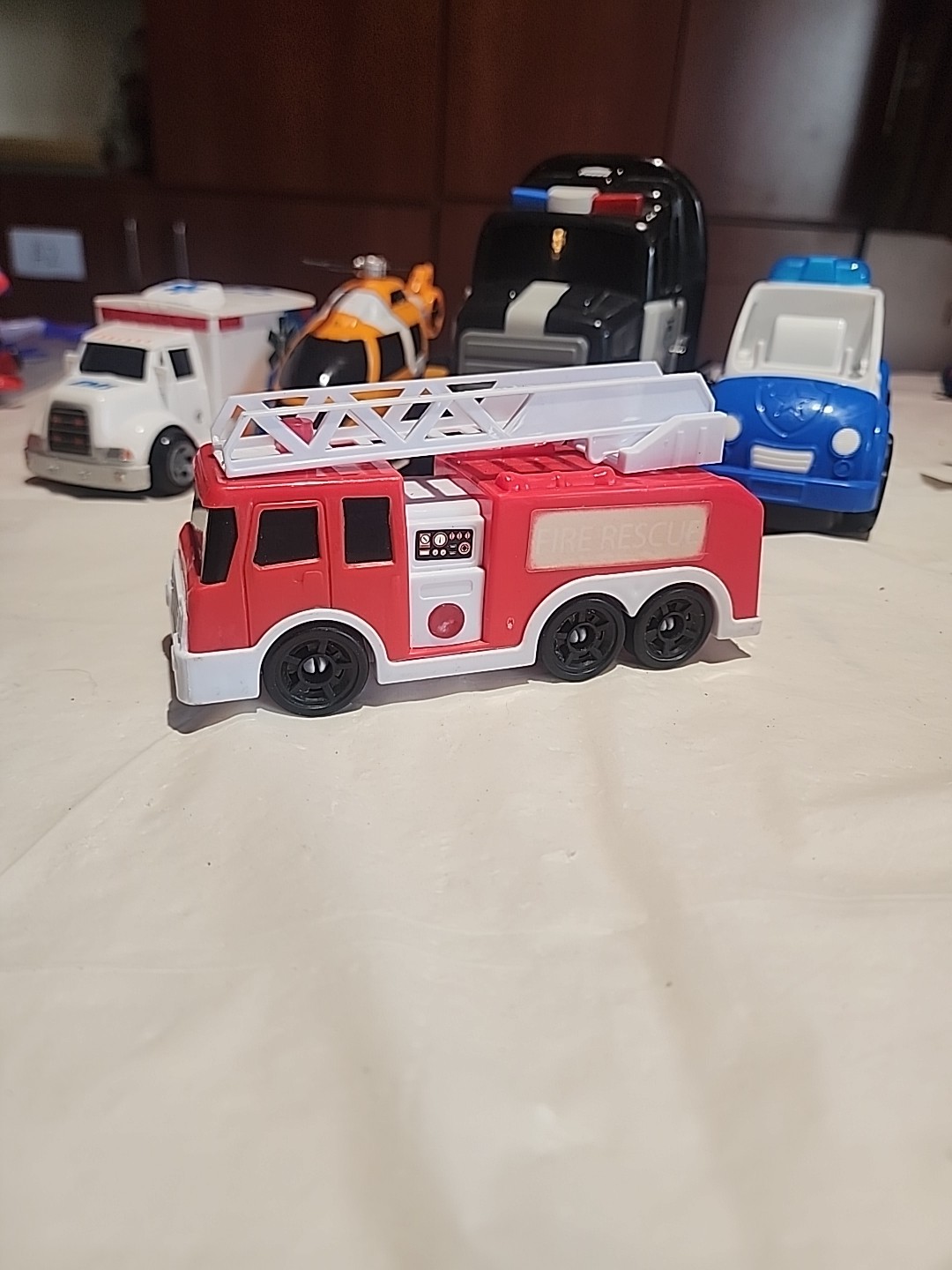 7 Emergency! Vehicle Lot Sight & Sound Toys