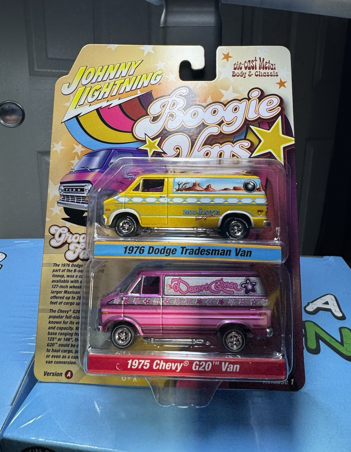 Johnny Lightning Boogie Vans 2-Pack 1976 Dodge Tradesman/1975 Chevy G20 1:64
