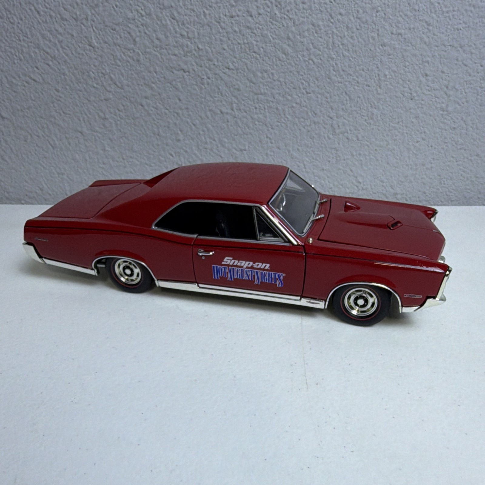 Snap-on Hot August Nights 1967 Pontiac GTO 1:18 Diecast Red White
