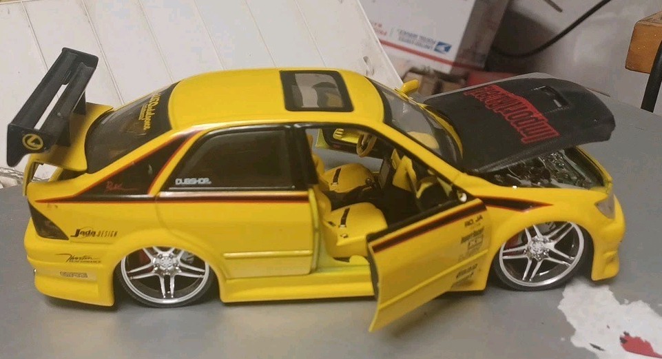 Jada Toys Dub City Import Racer! Lexus IS300 Toyota Altezza Yellow/Black 1/24