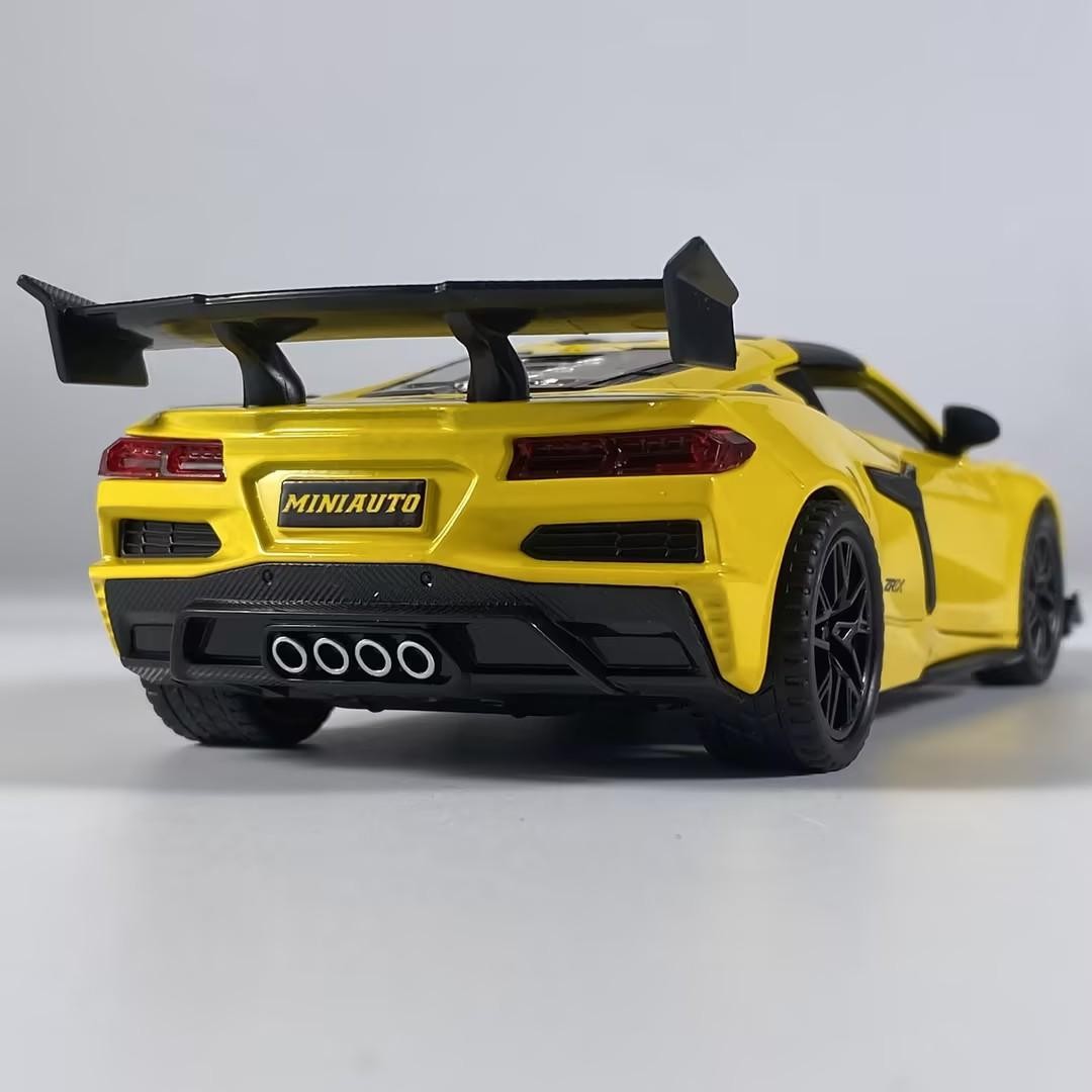 1:32 C8 Zr1x Metal Diecast Model Car with Sound Light Collectible Toy