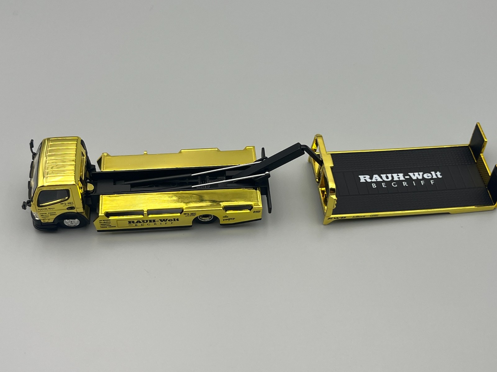 RWB 930 and Transporter Gold Porsche 911 HEC 2026 Exclusive Poprace 1/64 scale