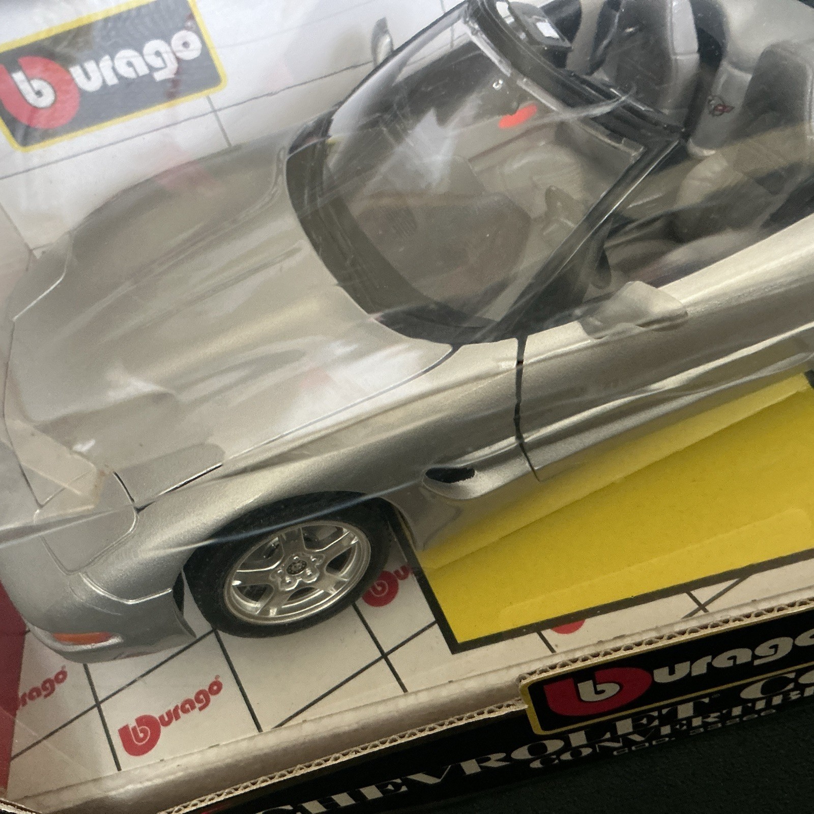 1998 Chevrolet Corvette Convertible Gold Collection #33266 1:18 Diecast Bburago