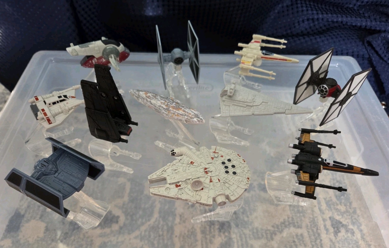 Star Wars Hot Wheels Lot of 11 ships – Includes STANDS