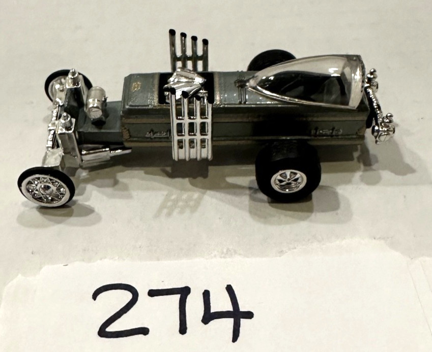 Johnny Lightning Munsters Dragster 1:64 Diecast Hot Rod Hearse Car