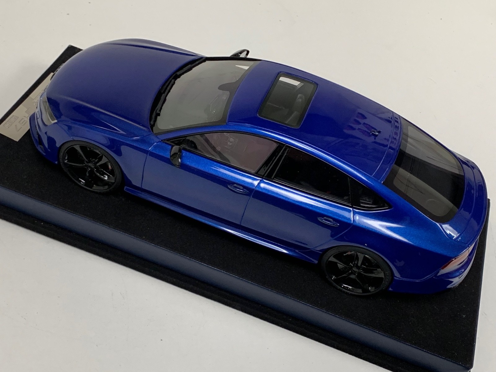 1/18 MotorHelix Audi RS7 from 2020 in Dark Blue limited to 50 Pieces