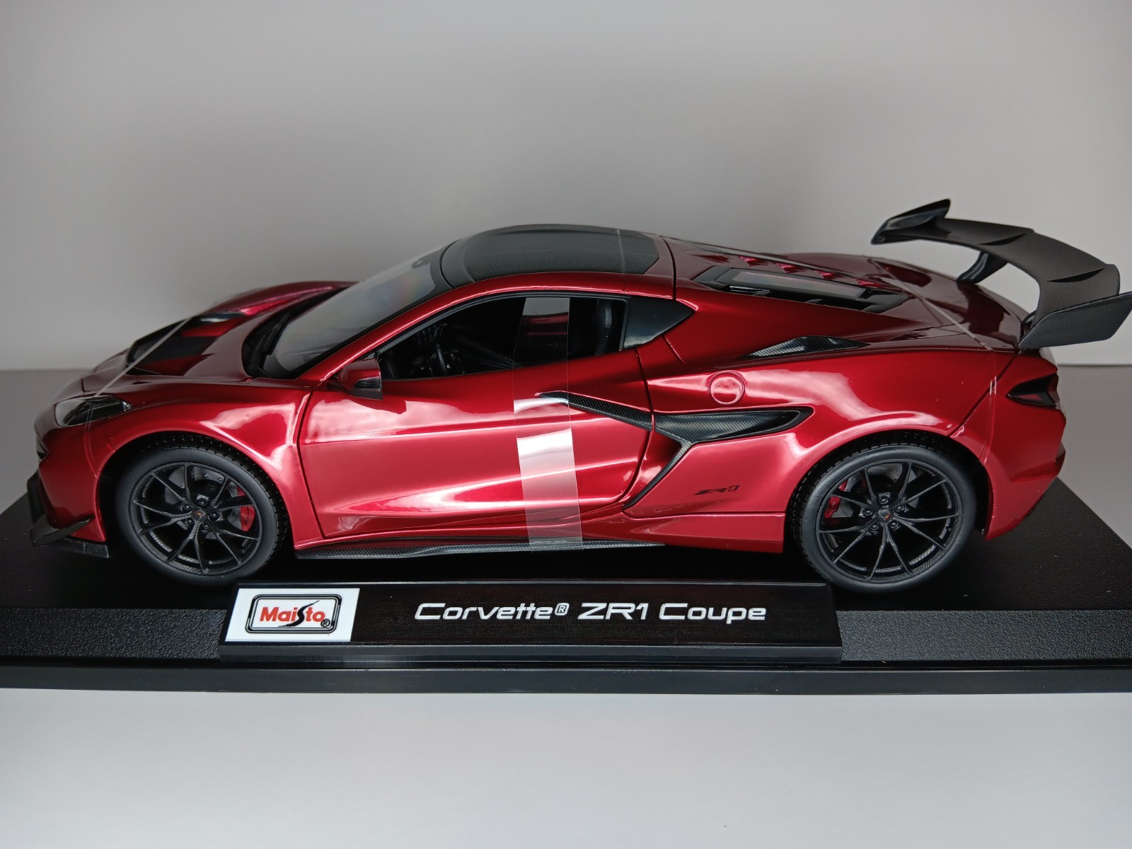 Corvette ZR1 Coupe 1:18 Maisto Exclusive Style Special Edition – Red
