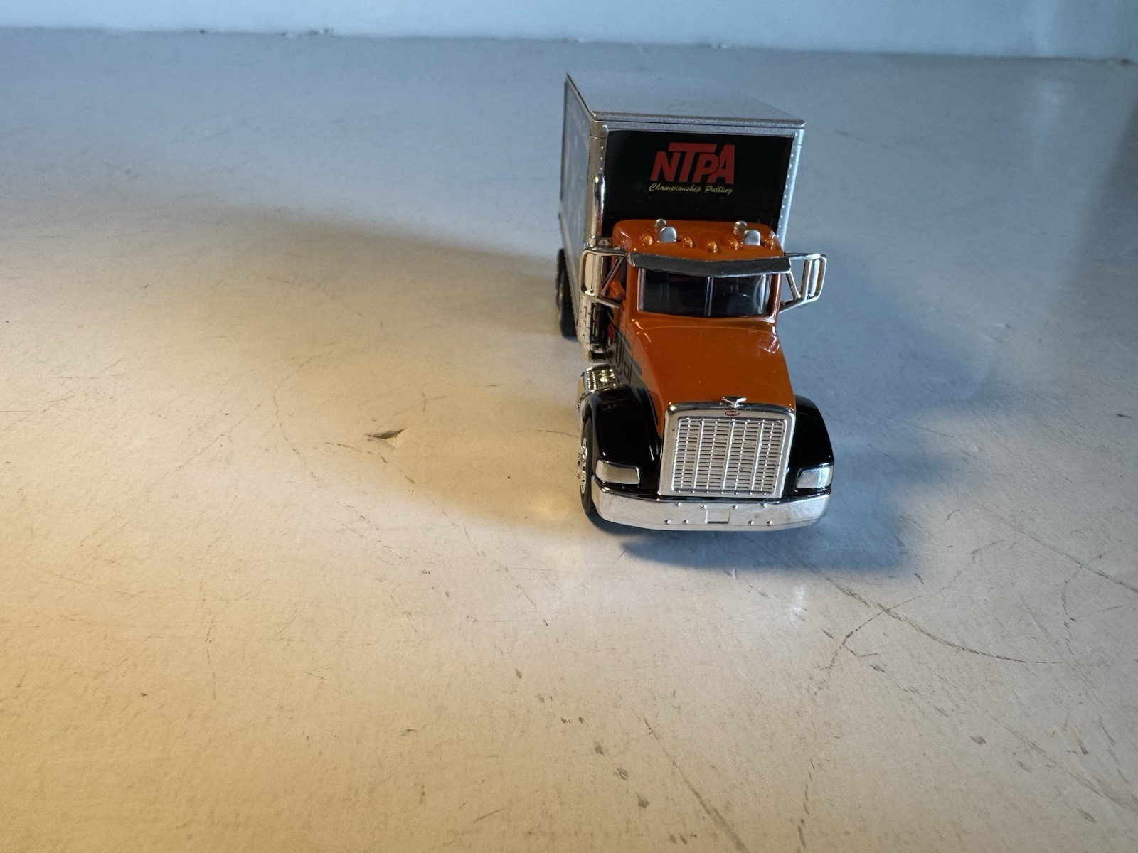 SpecCast 1:64 Diecast Peterbilt Box Truck Tractor Pulling