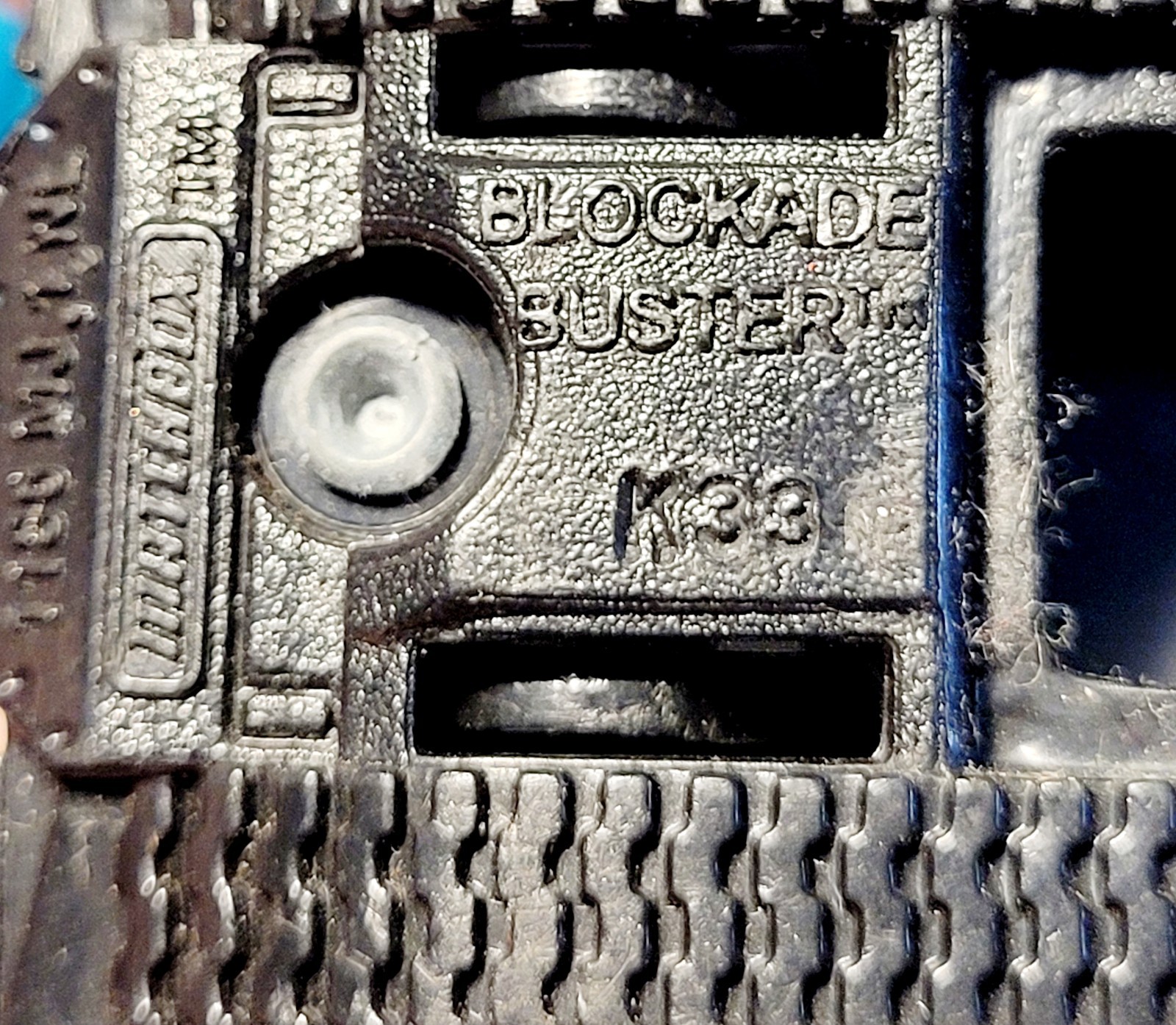 2013 Matchbox Blockade Buster Tank MB907 Heroic Rescue Series K33 Die-Cast 1:64