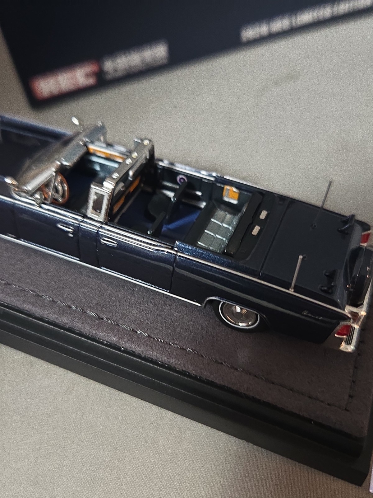 GOC 1:64 1961 Lincoln Continental X100 Luxury Limousine Model Diecast Blue JFK