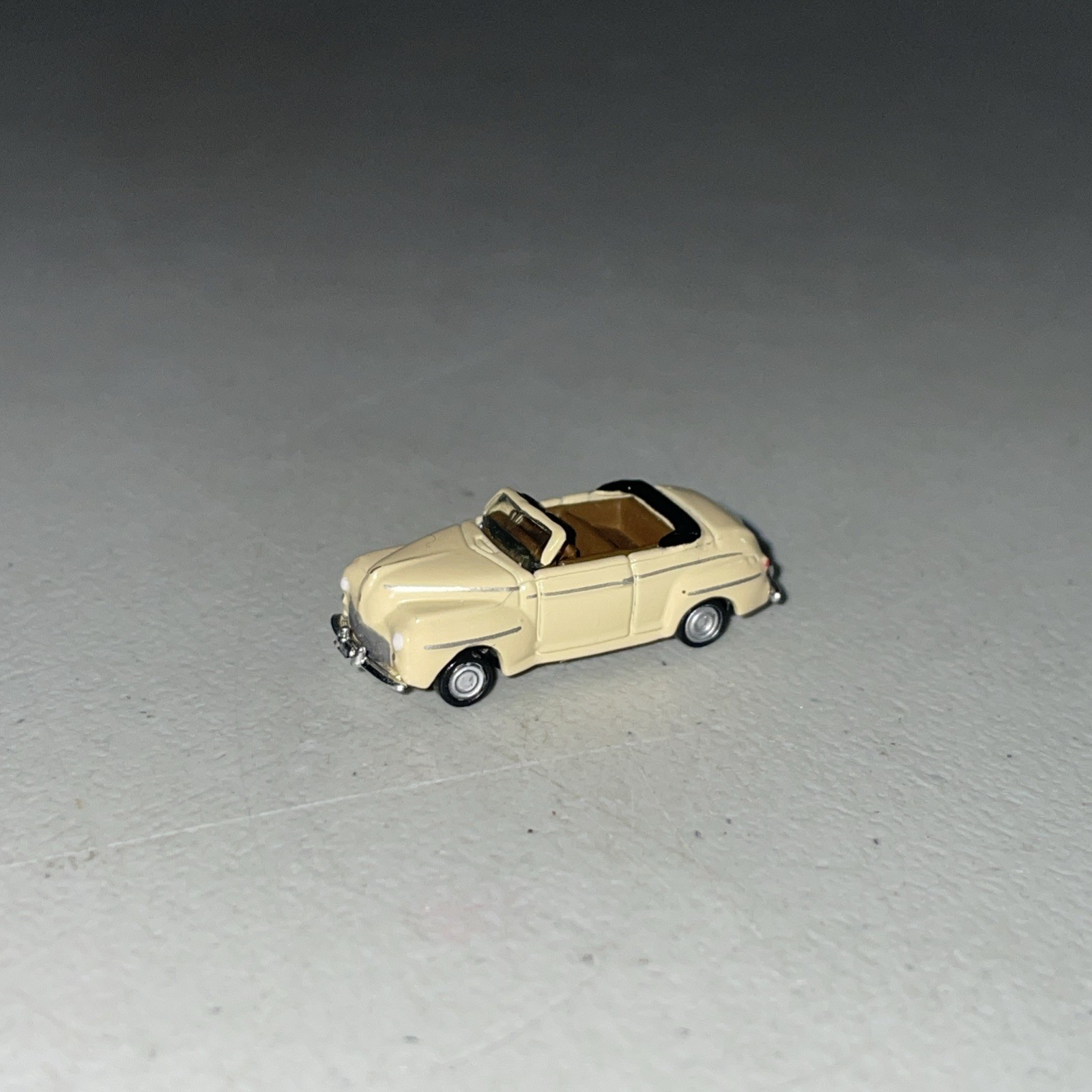 Classic Metal Works CMW Cream 1948 Ford Super Deluxe Convertible 1.25″ Mini Car