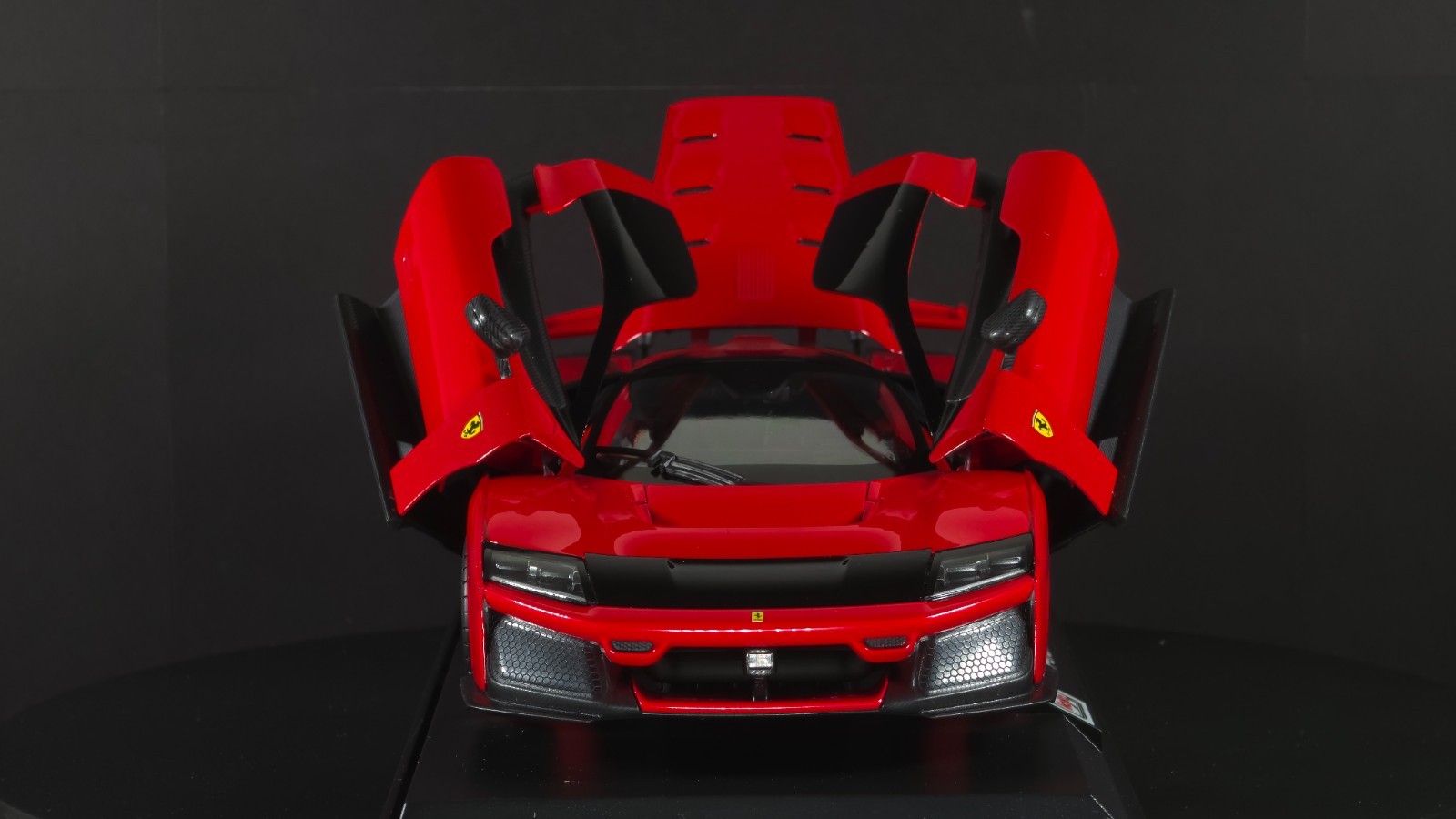 Ferrari F80 1:18 Maisto Exclusive Style Special Edition – red