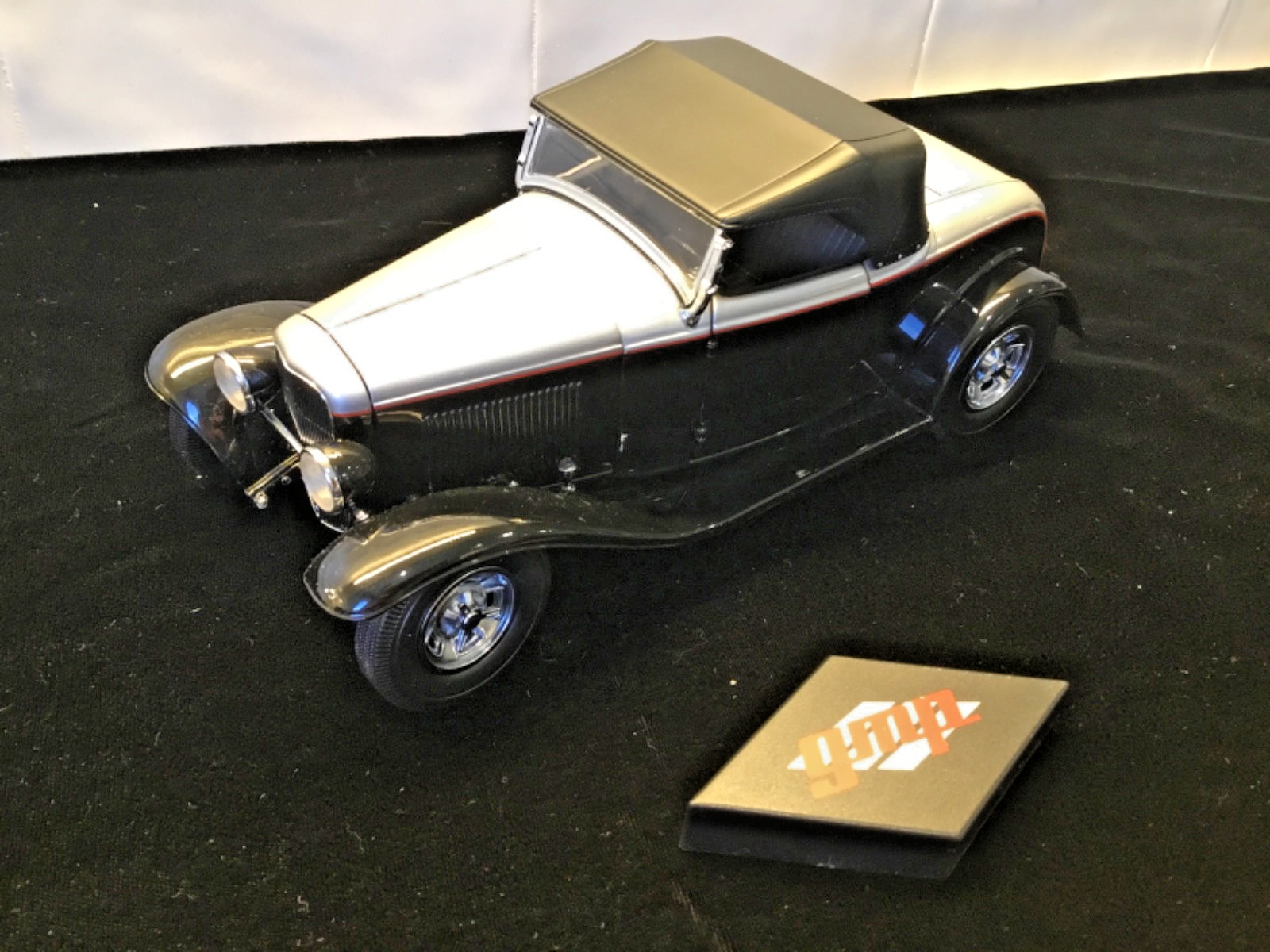 GMP 1:18 Diecast 1932 Ford Vintage Deuce #6 Fendered Highboy