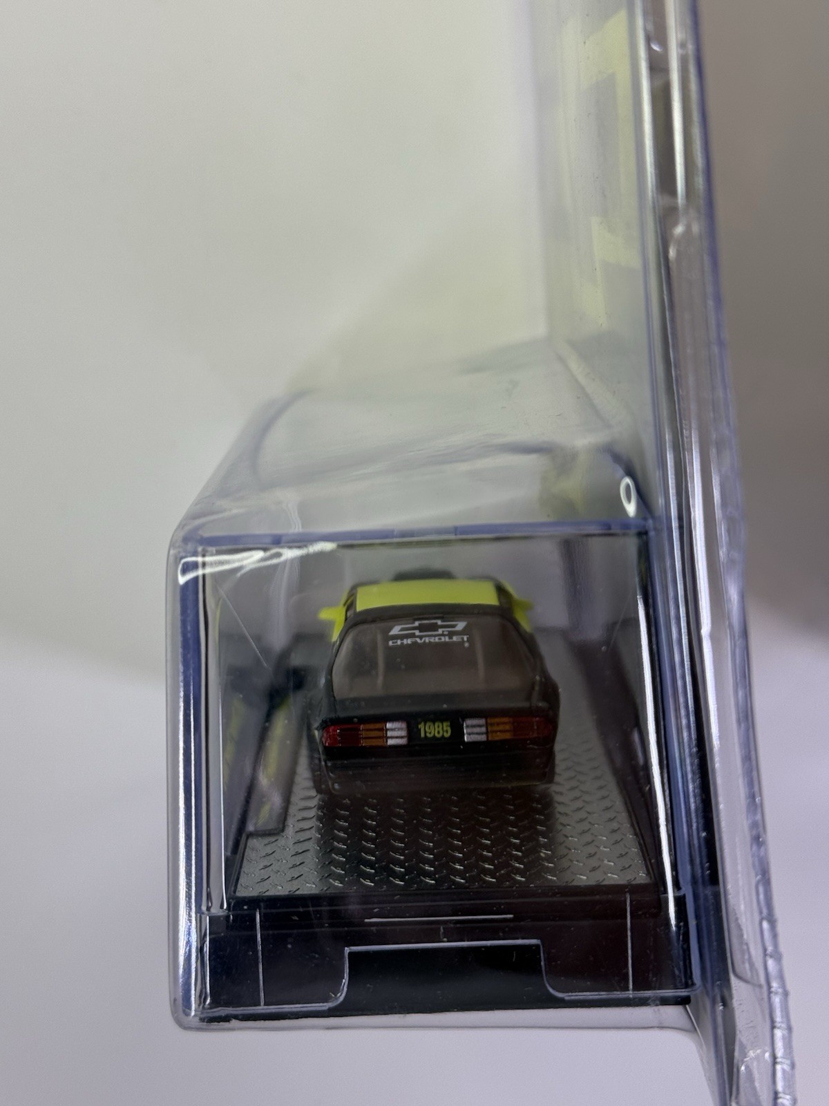 M2 Machines 1985 Chevrolet Camaro IROC-Z HS17 – Limited 526pcs Chase & Normal