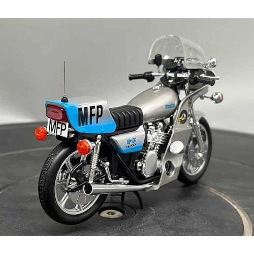 1:18 Mad Max — Goose’s Custom “Kwaka 1000” Kawasaki Police Bike — ACE Models