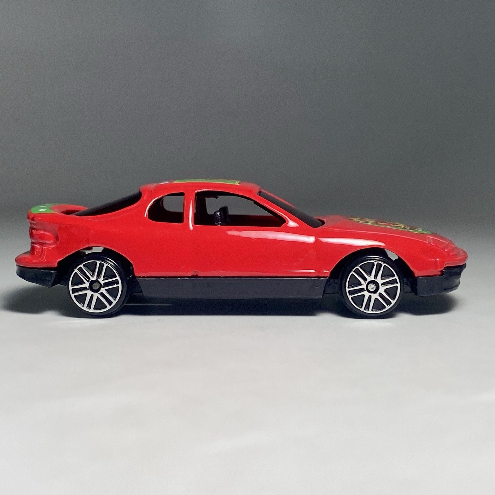Yatming #805 Toyota Supra 1:64 Diecast Diorama Model Car Red