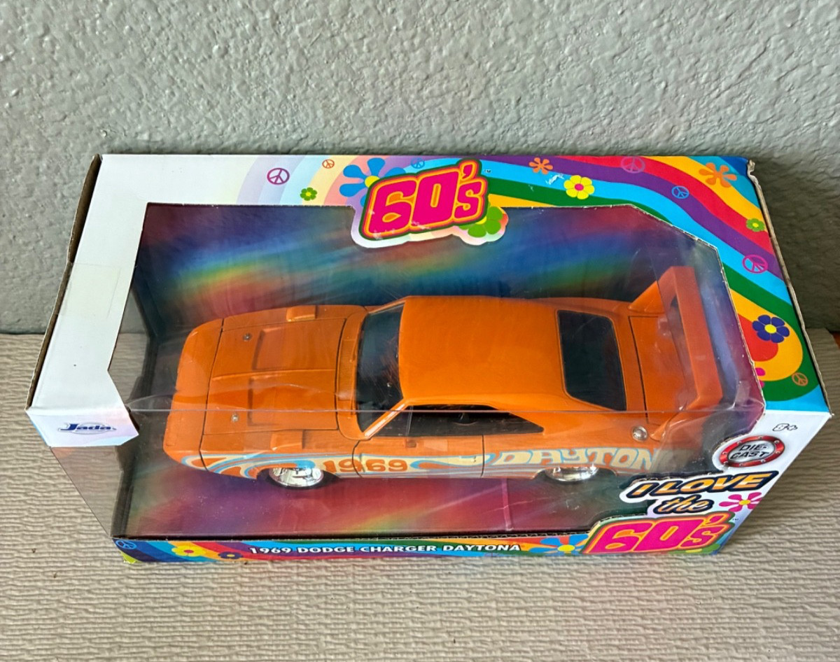 Jada Toys 1/24 Scale Die-Cast Model 1969 Dodge Charger Daytona