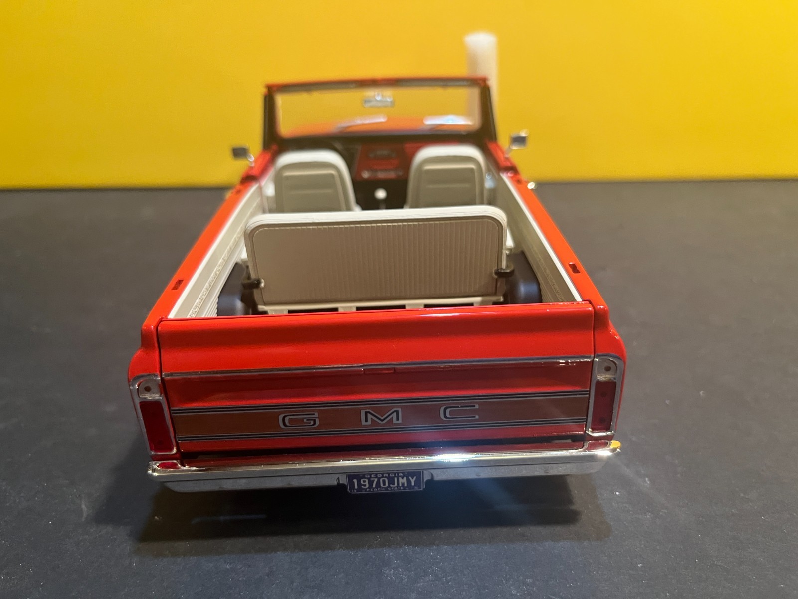 1/18 ACME 1970 GMC JIMMY LOWERD TWD RED WITH WHITE REMOVABLE TOP 1 OF JUST 402