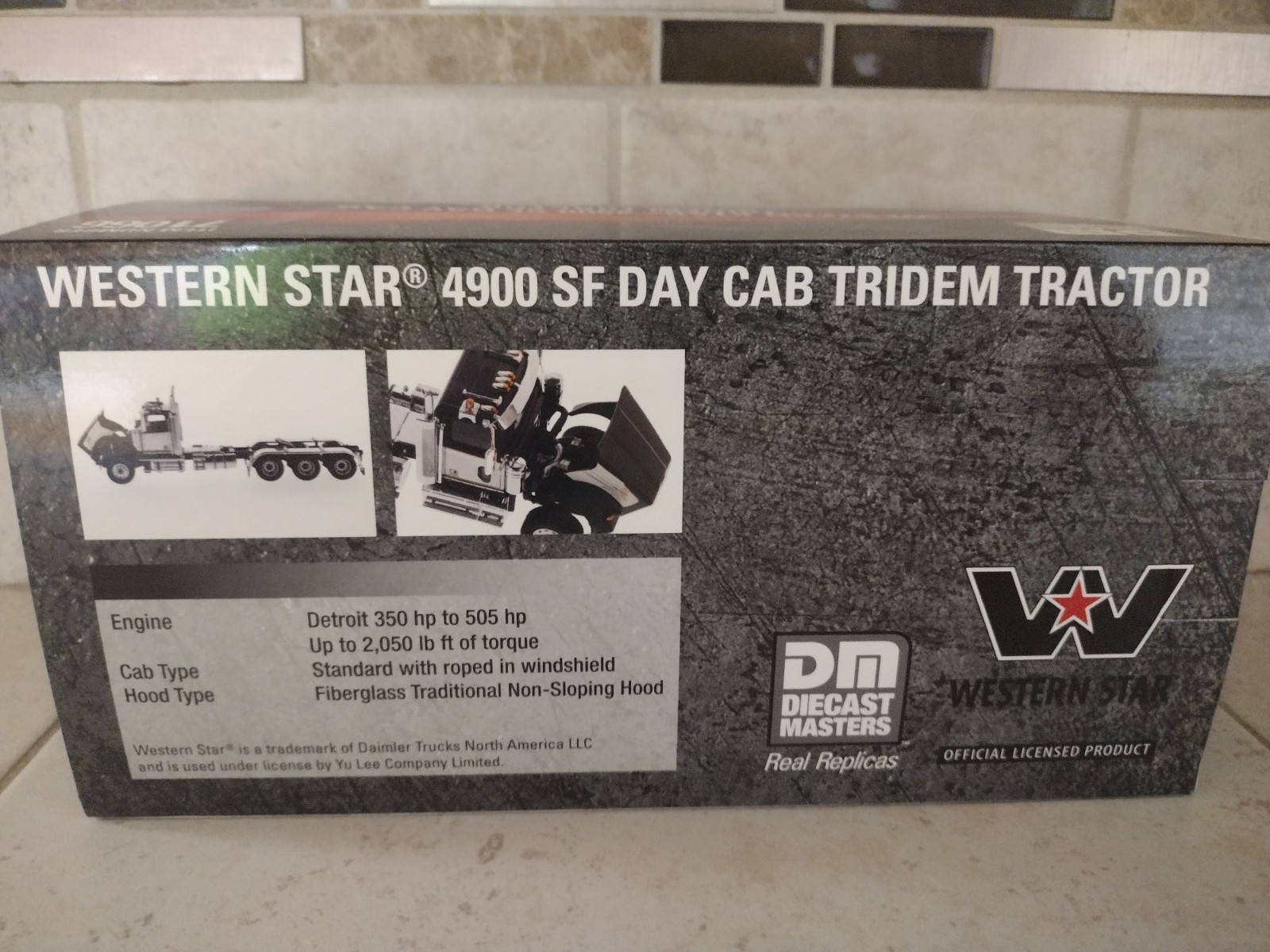 Diecast Masters Western Star 4900 SF Day Cab Tridem Tractor 1:50 71066