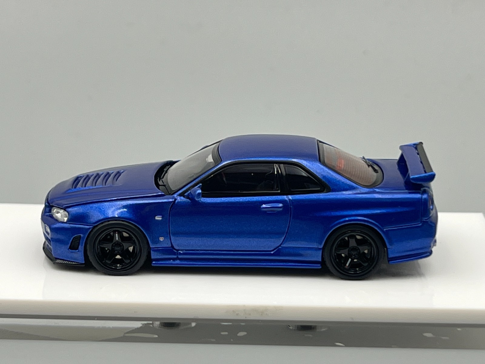 Nissan Skyline NISMO R34 GT-R Z-Tune Bayside Blue MotorHelix 1/64 scale display