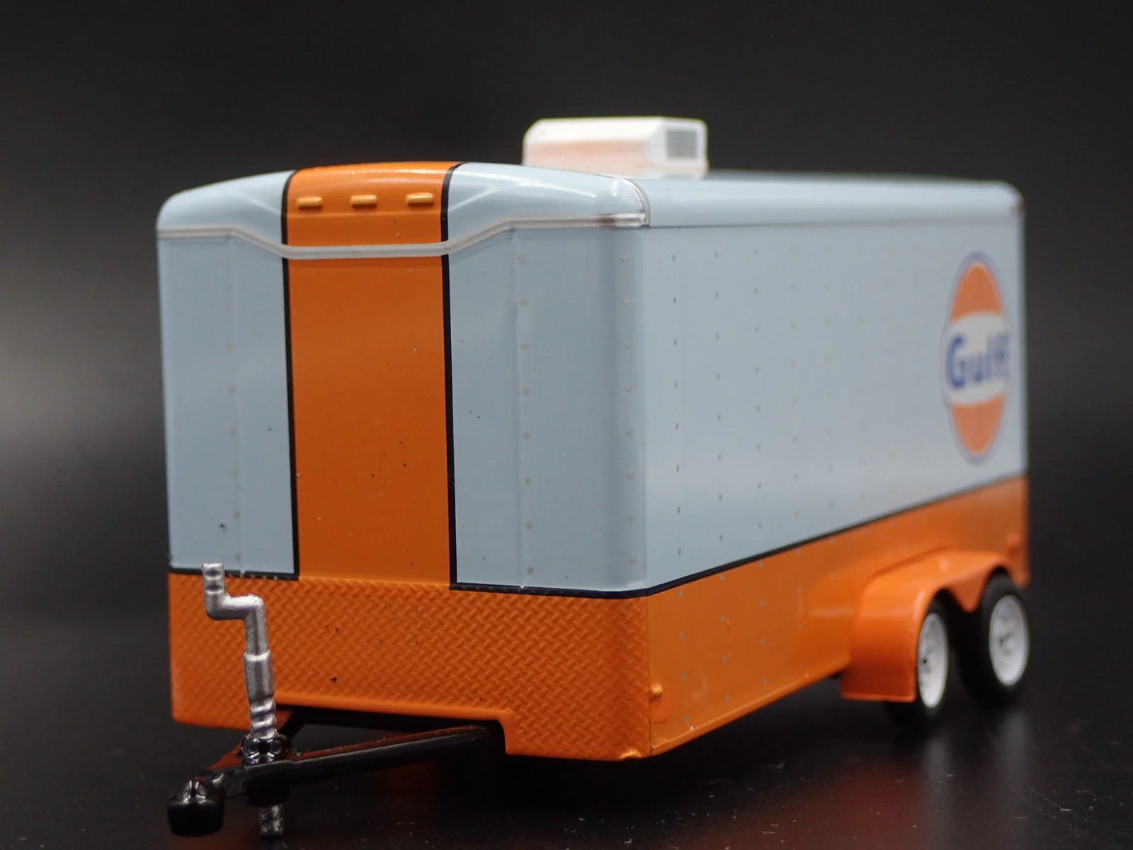 GULF OIL ENCLOSED CAR TOY HAULER TRAILER W OPENING DOOR 1:64 SCALE DIORAMA MODEL